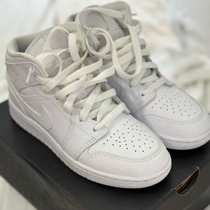 Air Jordan 1 MID Triple White